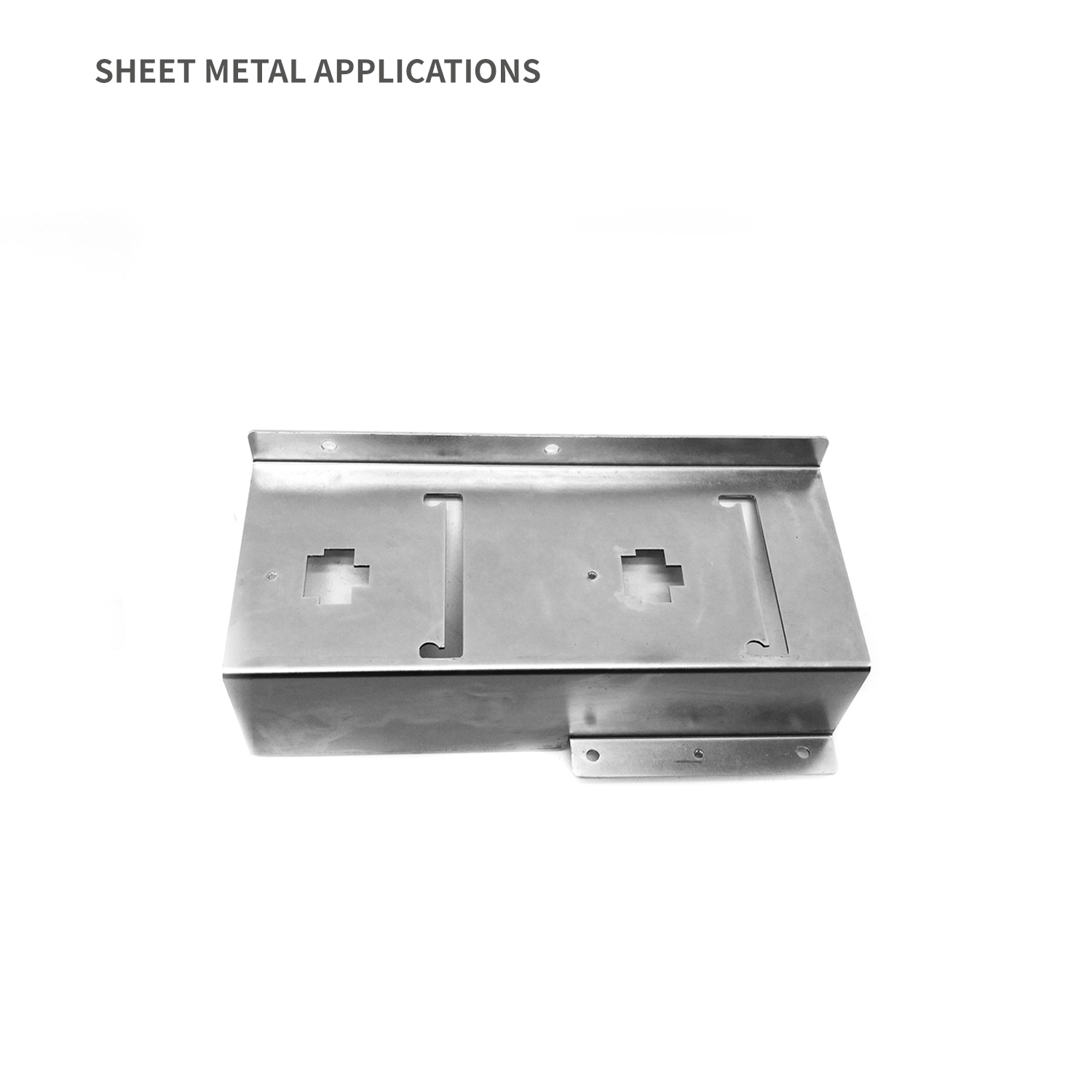 Staffa in lamiera per lamiera per la fabbricazione di involucro metallico