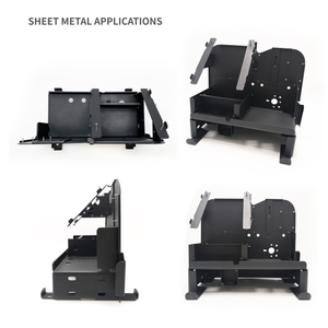 Base complessa con funzione multipla per messa a terra in metallo